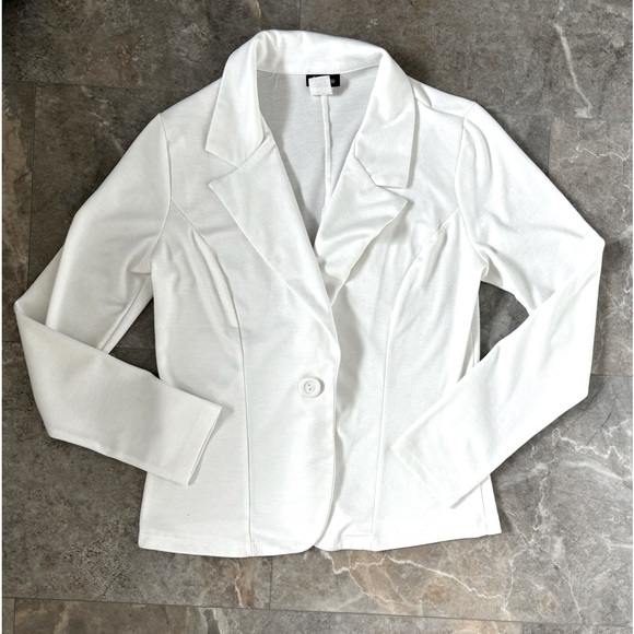 Blazer - Picture 1 of 2